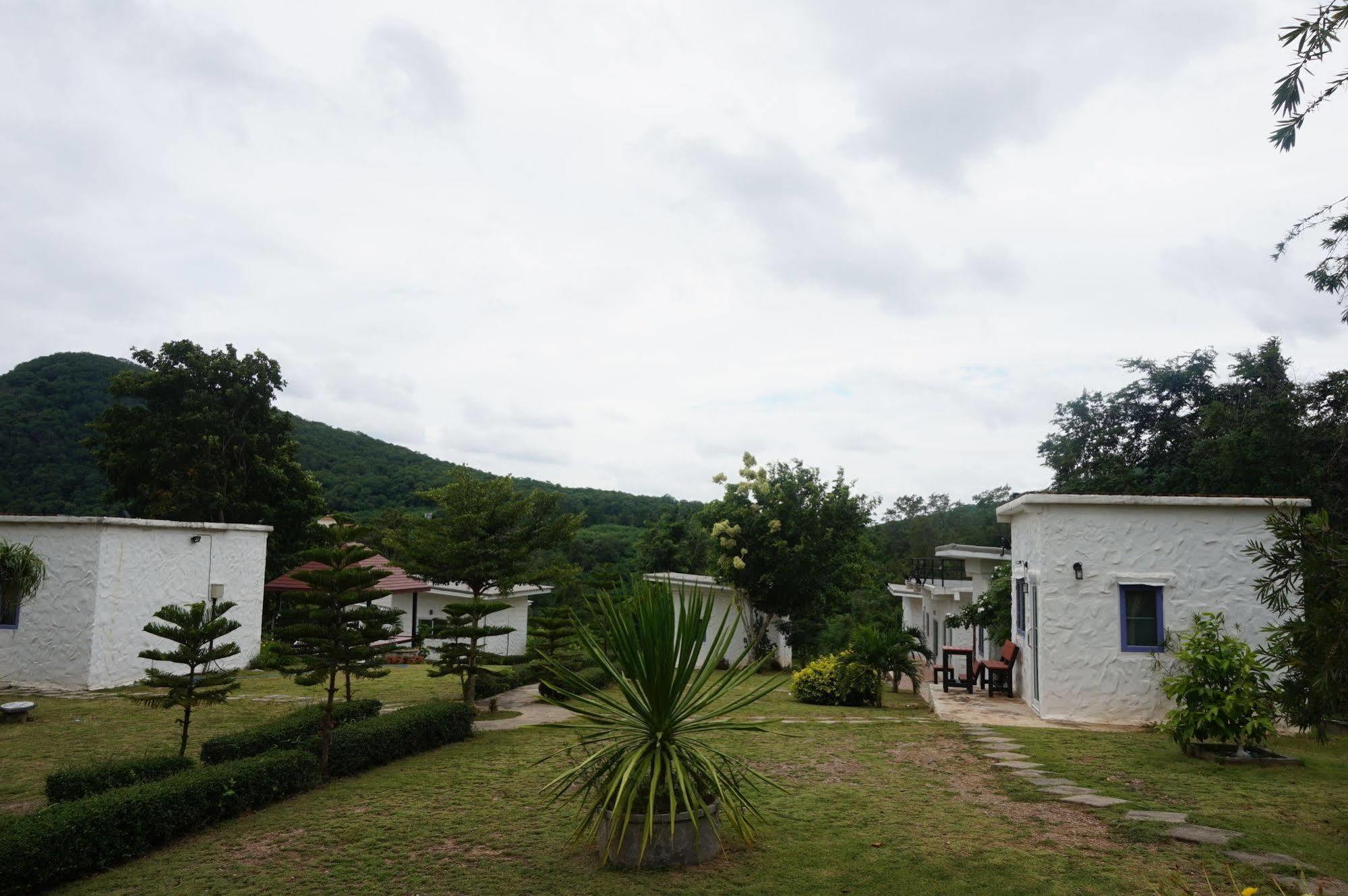 White Rock Resort Pakchong Luaran gambar