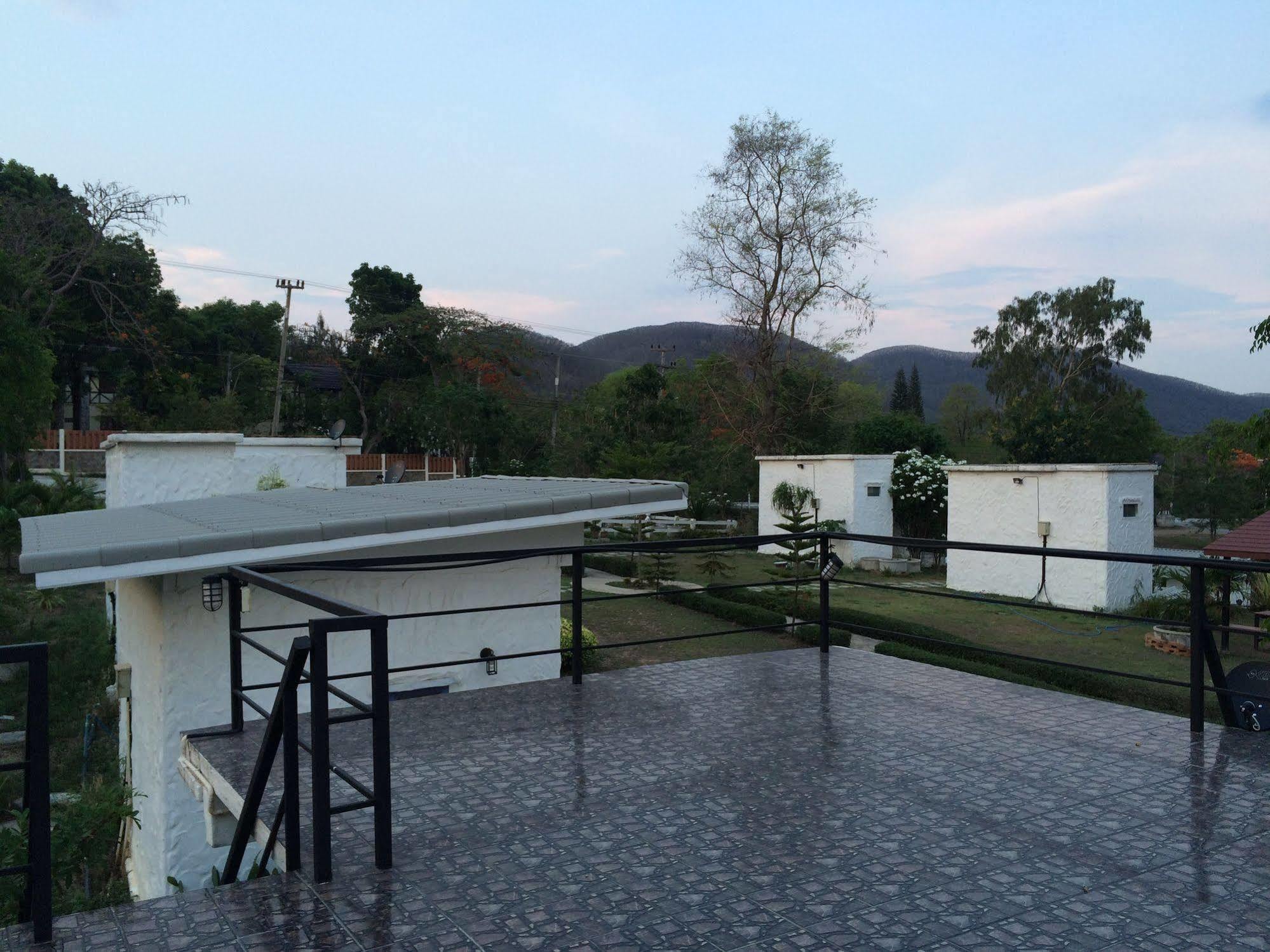 White Rock Resort Pakchong Luaran gambar